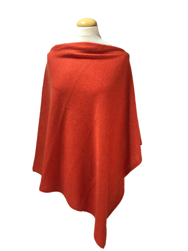 Cashmere Poncho, röd färg. - Image 3