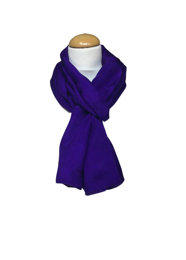 Enfärgad siden scarf, sjal, blå färg. (mörk blå)