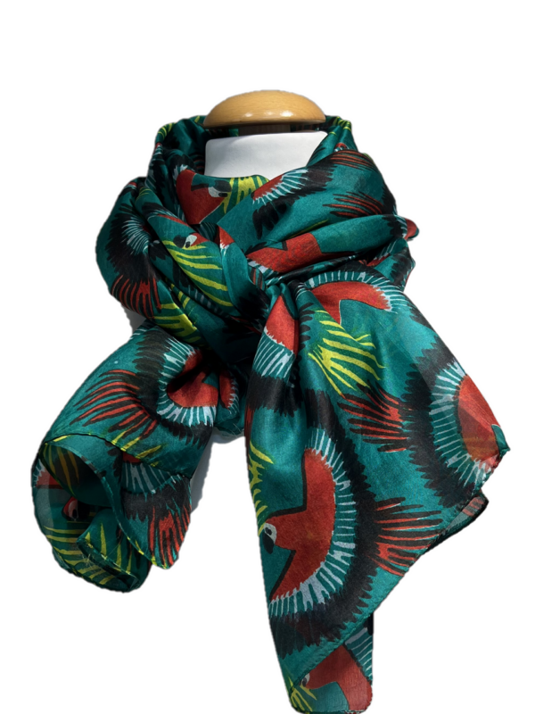 Sjal, Scarf i grön färg med kakadua