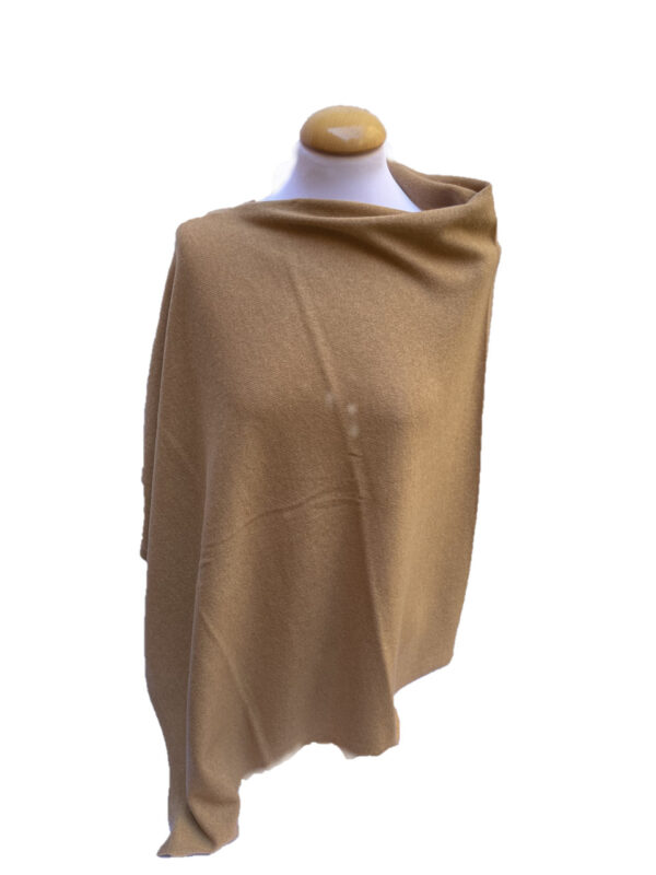 Cashmere Poncho, beige färg. - Image 2