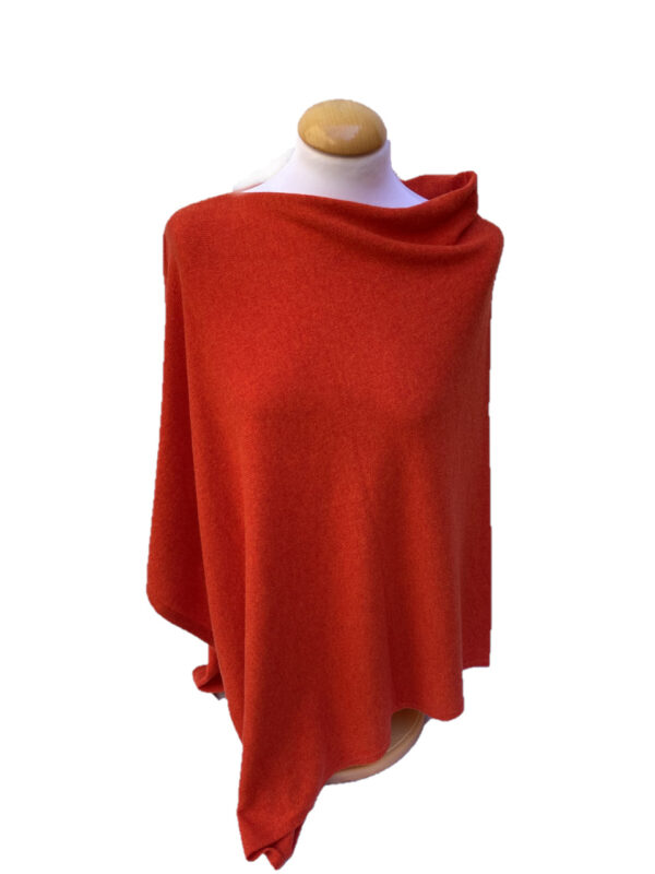 Cashmere Poncho, röd färg. - Image 2