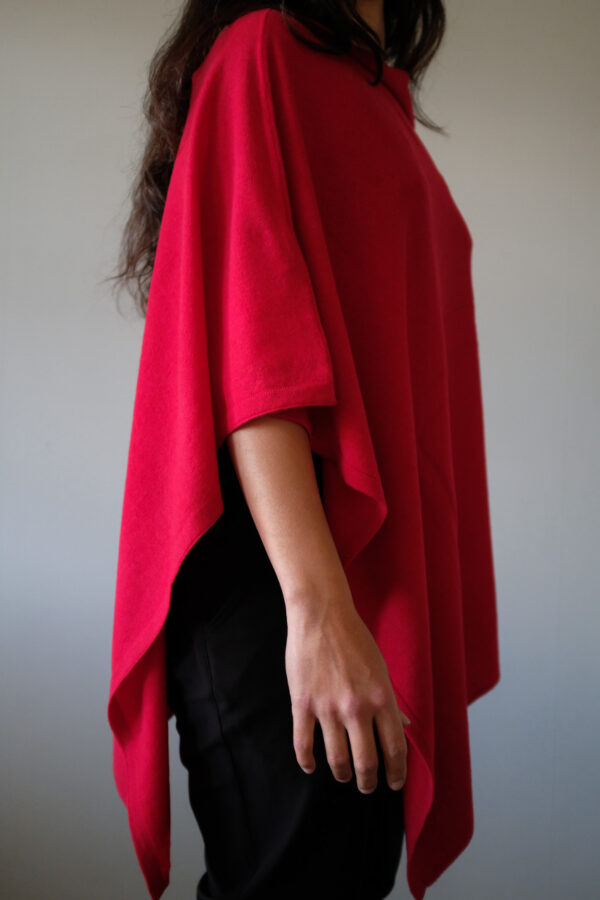 Cashmere Poncho, röd färg. - Image 6