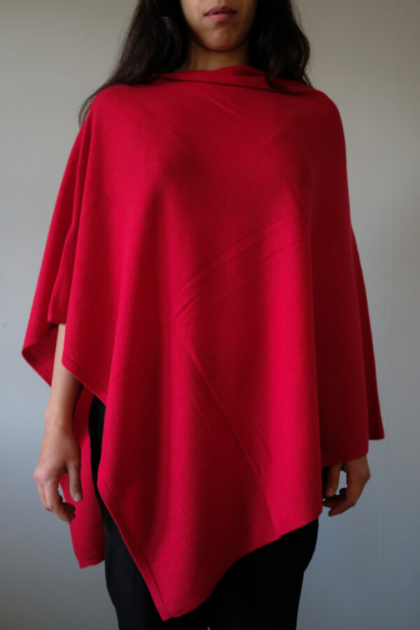 Cashmere Poncho, röd färg. - Image 4