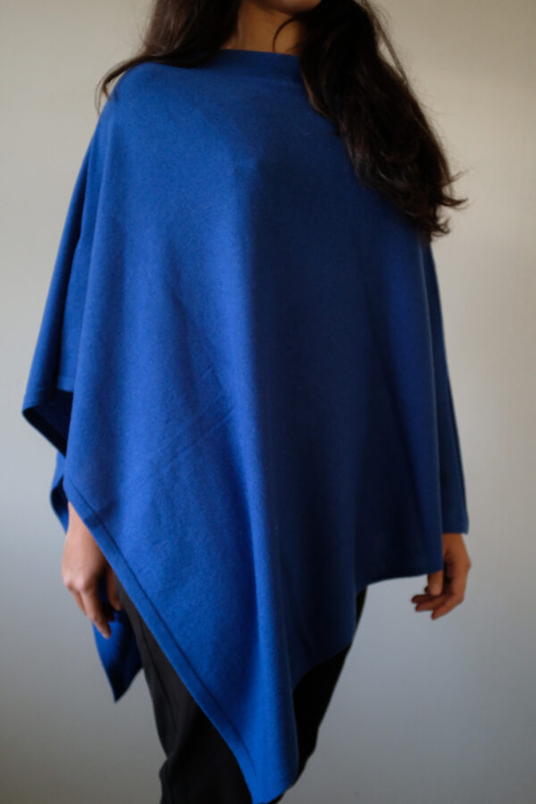 Cashmere Poncho, mörk blå. - Image 3