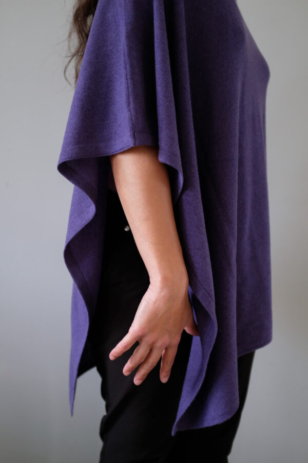 Cashmere Poncho, lila färg. - Image 3