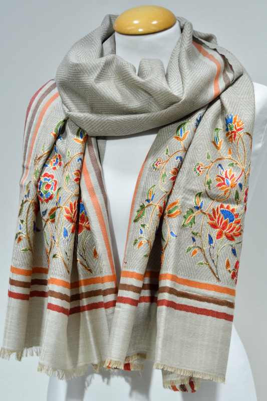 Broderad sjal - Beige - Image 2